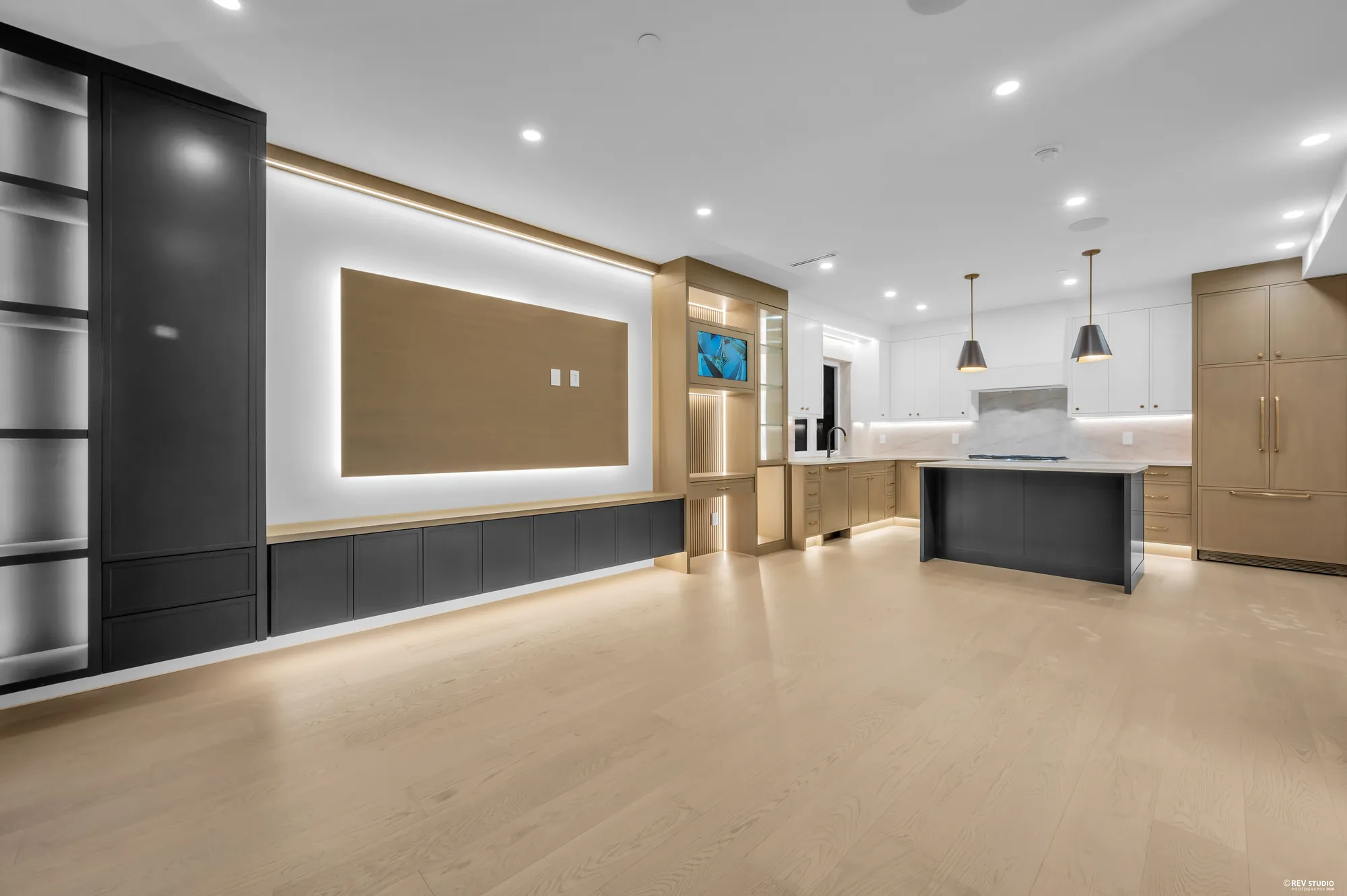 The same room from the other end, looking toward the kitchen